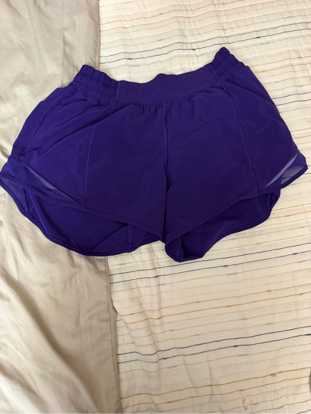 Lululemon low rise HOTTY hots 4” lined*